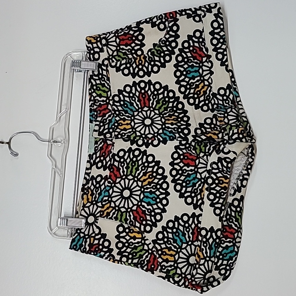 JUDITH MARCH Multi-Color Medallion Print Shorts With Ruffle Pockets